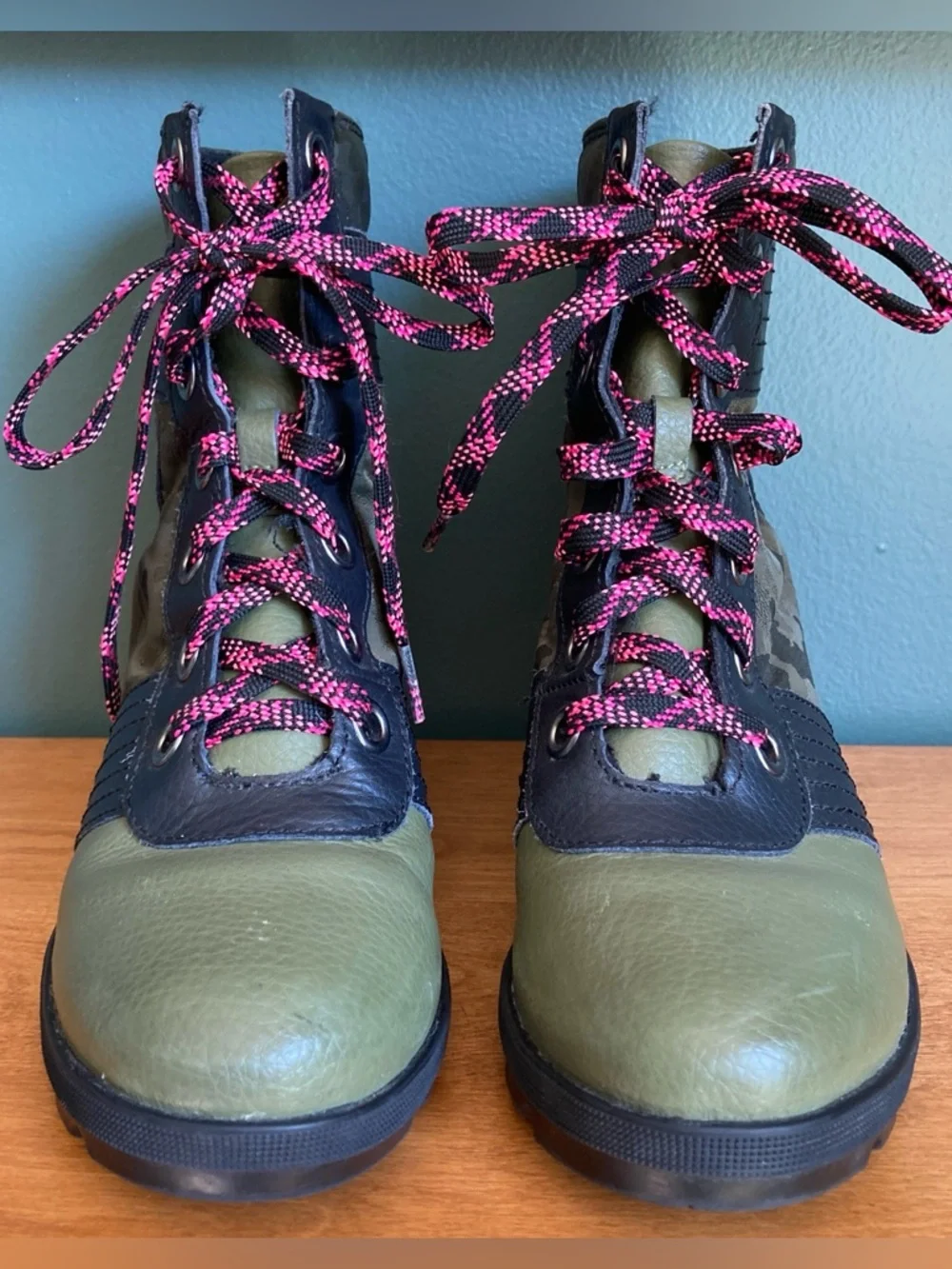 Sorel Olive Green & Black Boot with Pink-Black Laces